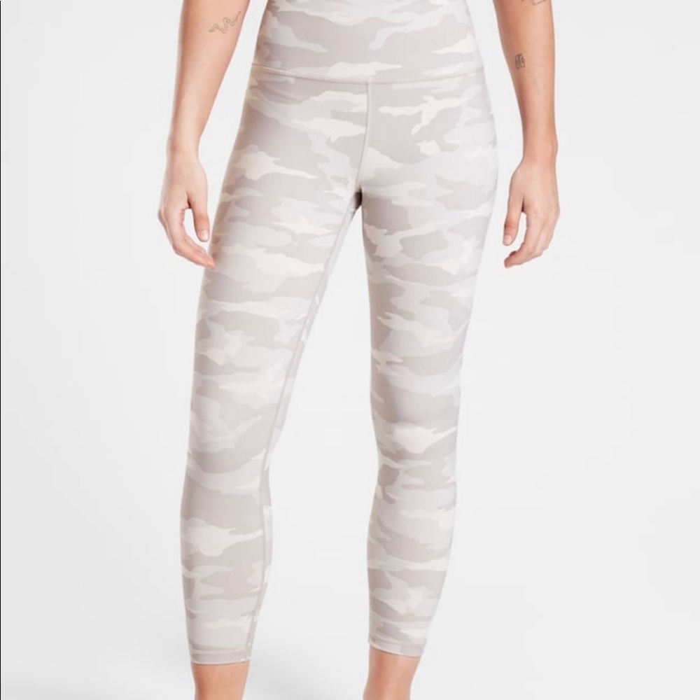 Athleta Elation Camo 7/8 Tight, Size XS